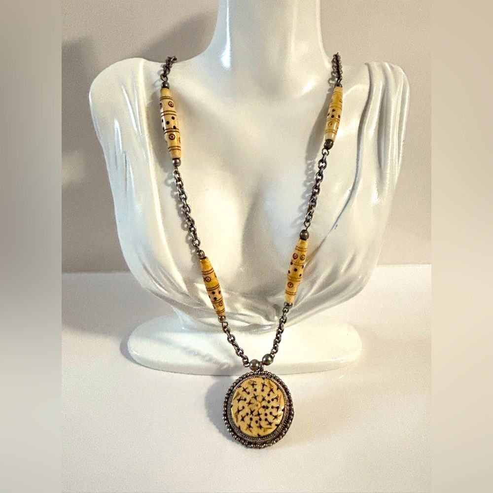 🦋2/25$ Vintage Tribal Chinese Ornate Hand Carved Cattle Bone necklace